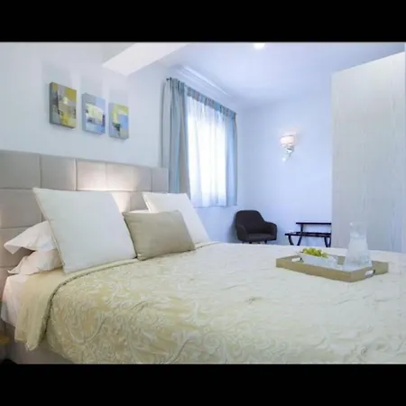 Del Mar Up To 10 Guests Amuso Bay Villa Evgiros
